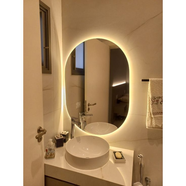 Espelho Oval com LED para Banheiro e Quarto Fita Dupla Face — foto 2