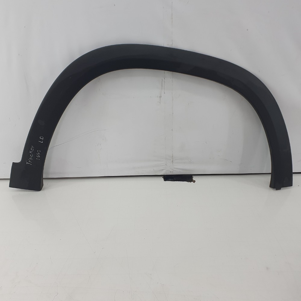Moldura Aplique Paralama Dianteiro Direito Gm Tracker 2021 Preto