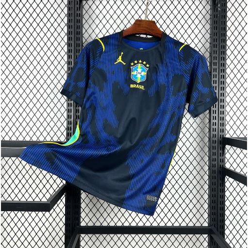 O Azul Que Encanta o Mundo:  Nova Camisa com estampa bordada