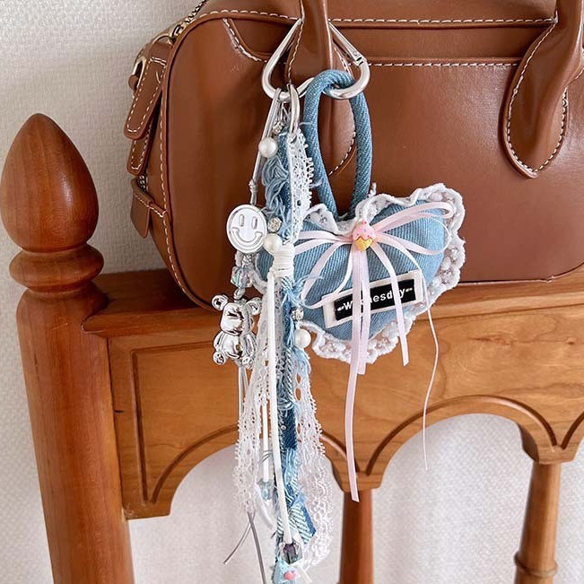 Pingente de bolsa de jeans em formato de coração, lindo adorno decorativo com cordão trançado para meninas.