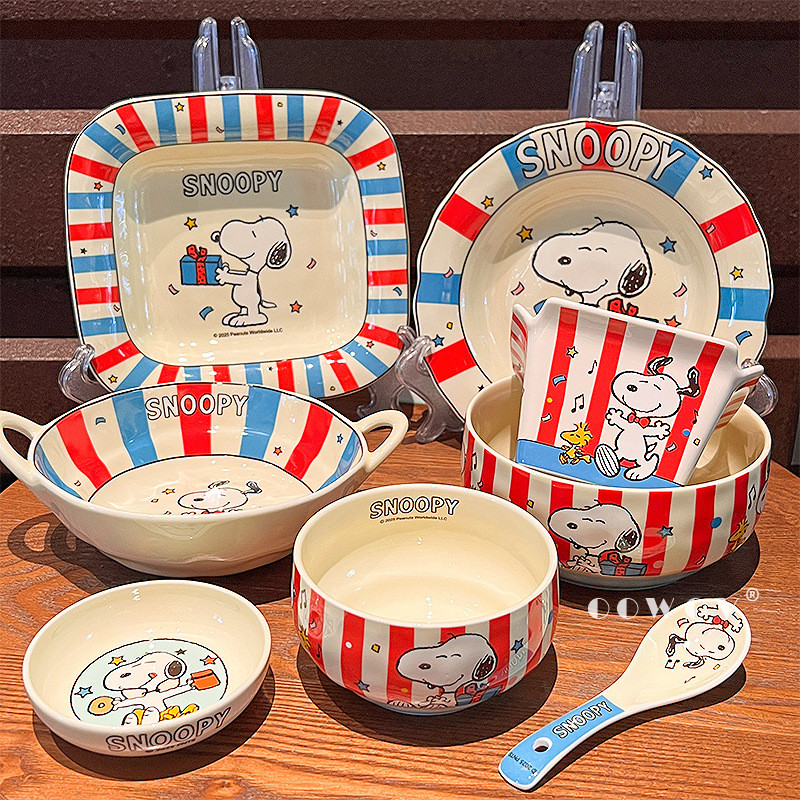 [Estoque pronto] Conjunto de talheres de marca conjunta Snoopy Tigela de cerâmica doméstica Prato Saladeira Tigela de ar