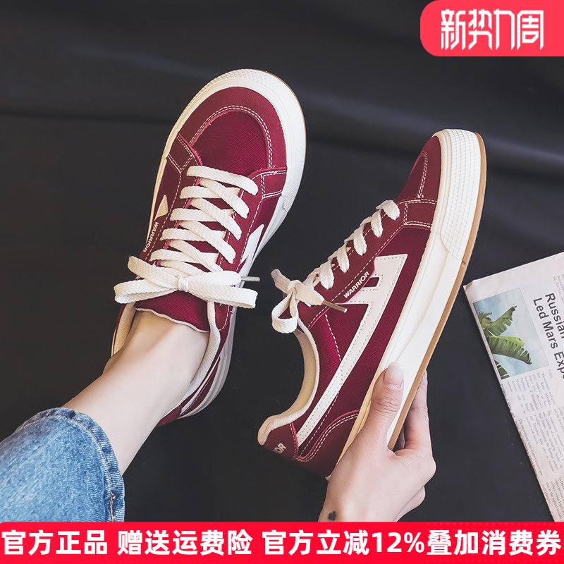 Puxar para trás sapatos de lona feminino 2026 vinho vermelho Benming ano sapatos femininos Retro All-Match leve sapatos