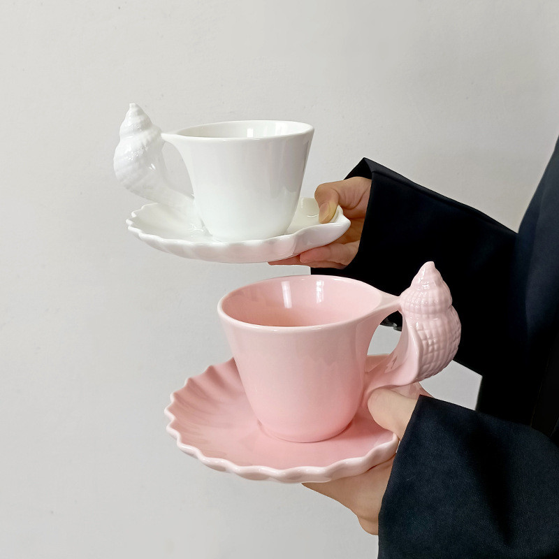 Nicho copo de concha de alto valor, xícara de café de cerâmica, pires retrô em relevo, escritório, casa, chá da tarde