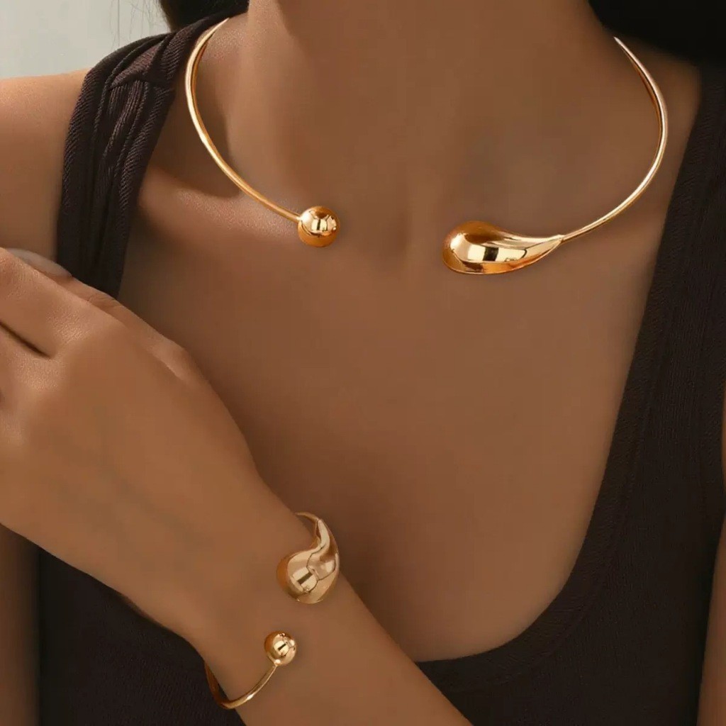 Conjunto colar e bracelete gota irregular minimalista elegante banhado Ouro 18K e Prata925 — imagem 2 de 2
