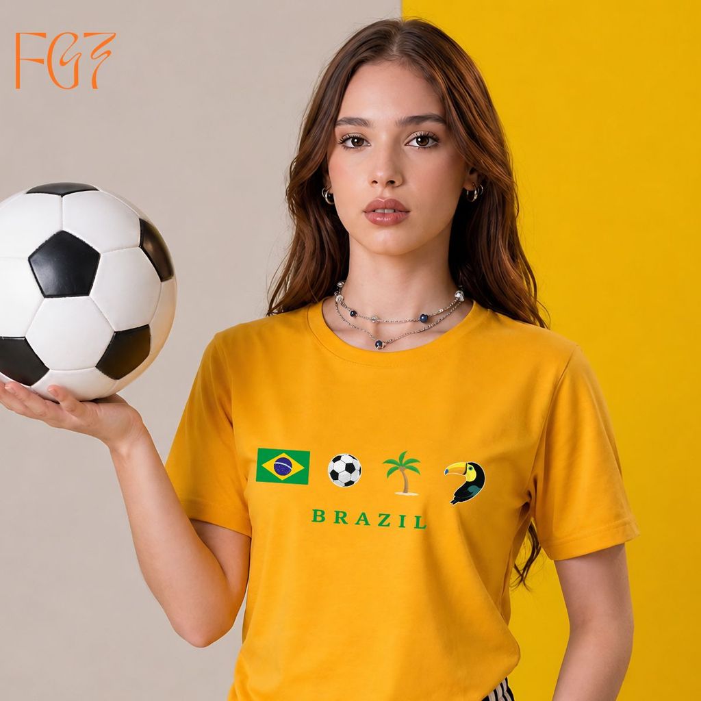 Camiseta Brasil Amarelo e Verde: Uniforme do Pais do futebol e a Bola. Camisa Unissex 100% Algodão Oversized
