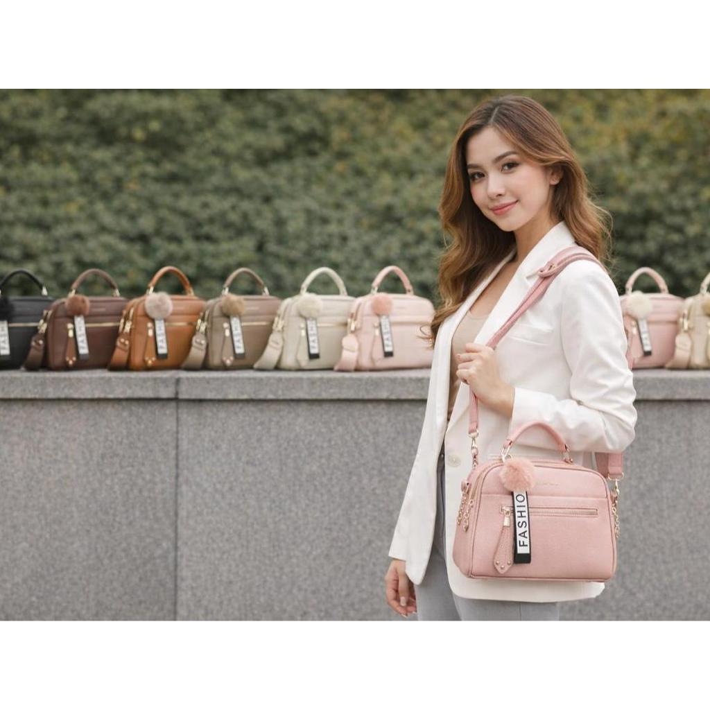 Bolsa Feminina Bau Fashion Luxo com Pinguente Pompom e Alça Ajustável para Estilo Elegante e Prático