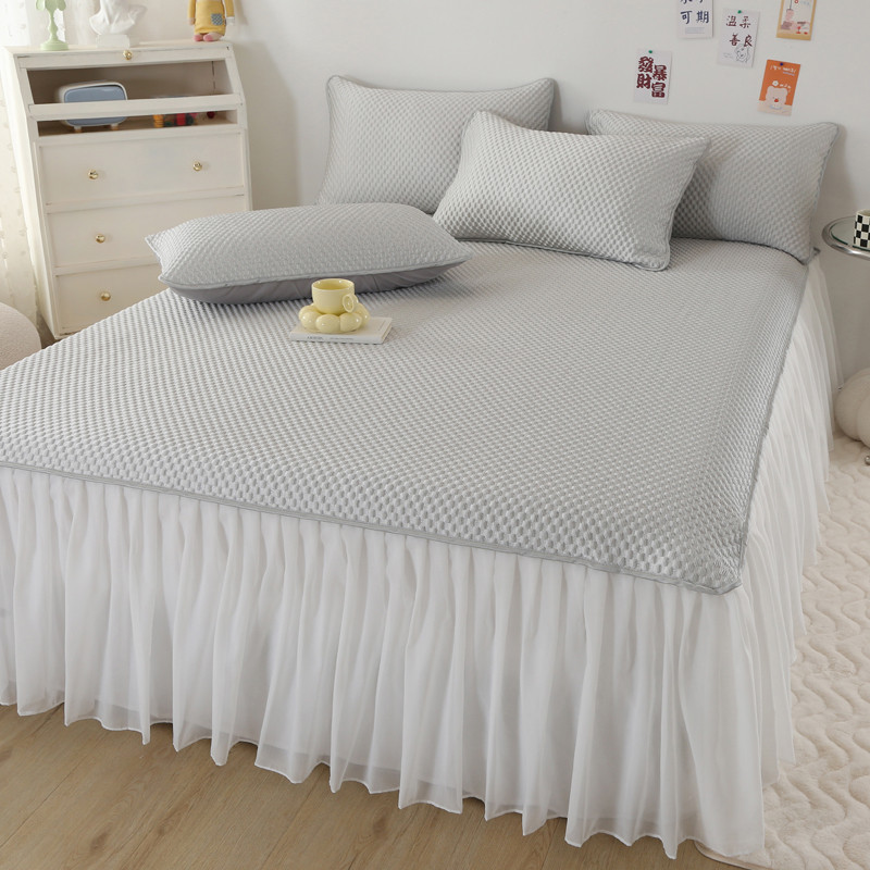 Novo estilo, seda gelada, Material PE Ervilhas de gelo 3D bordadas estilo saia de cama tapete legal, secagem fria, conju
