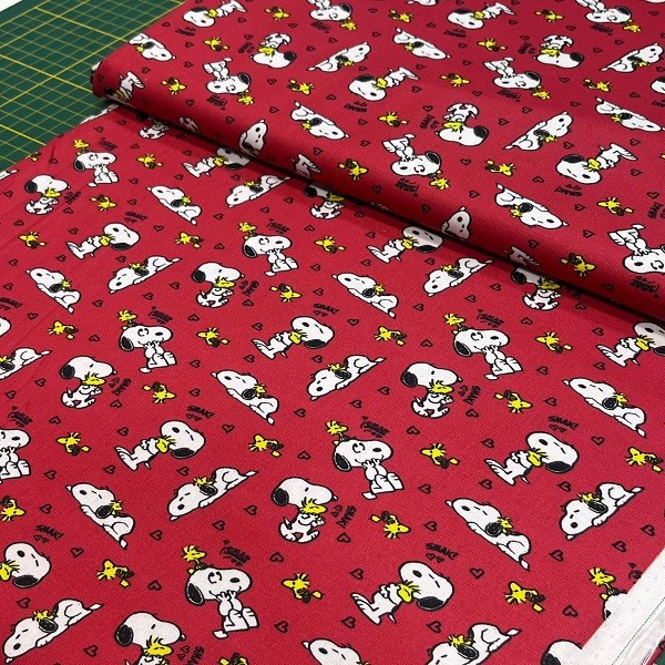 Tecido Tricoline Digital Snoopy e Woodstock Coração Fundo Vermelho