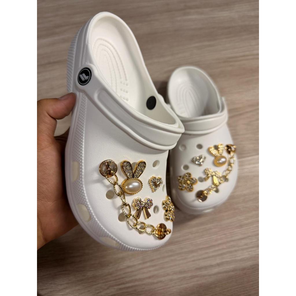 HAVAIANAS TENIS BABUCHE CROCT PLATAFORMA  ALTA NUVEM MACIA 100 % DECORADA COM BÓTONS PINGENTES EM ABS CONFORTÁVEL