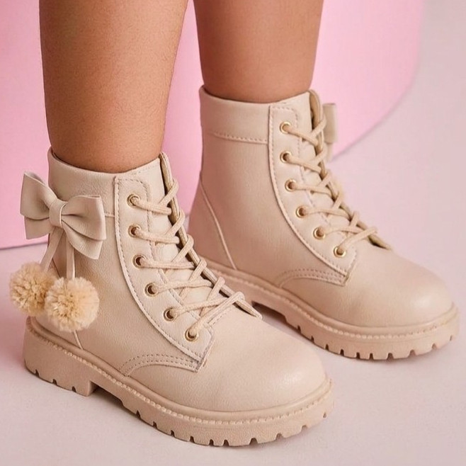 Bota Coturno Juvenil Estiloso Menina Cano Baixo Laço POMPOM Outono Inverno Antiderrapante Solami