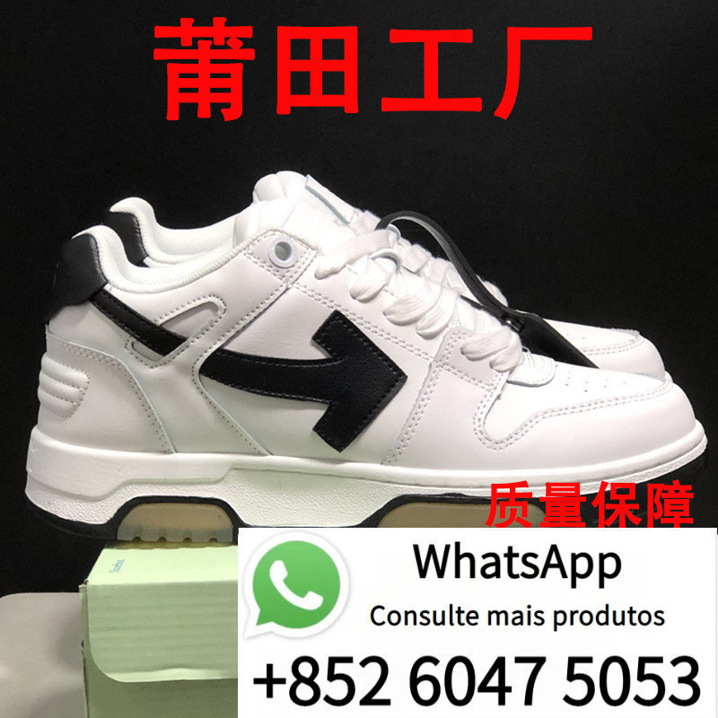Tênis originais KKW5 cinza e branco, estilo casual retrô, com logotipo de seta branca, número do modelo é OW D5UH.