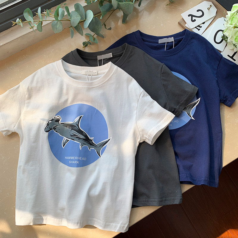 Meninos de manga curta camiseta tubarão comércio exterior roupas infantis verão 2023 na moda crianças soltas em torno do