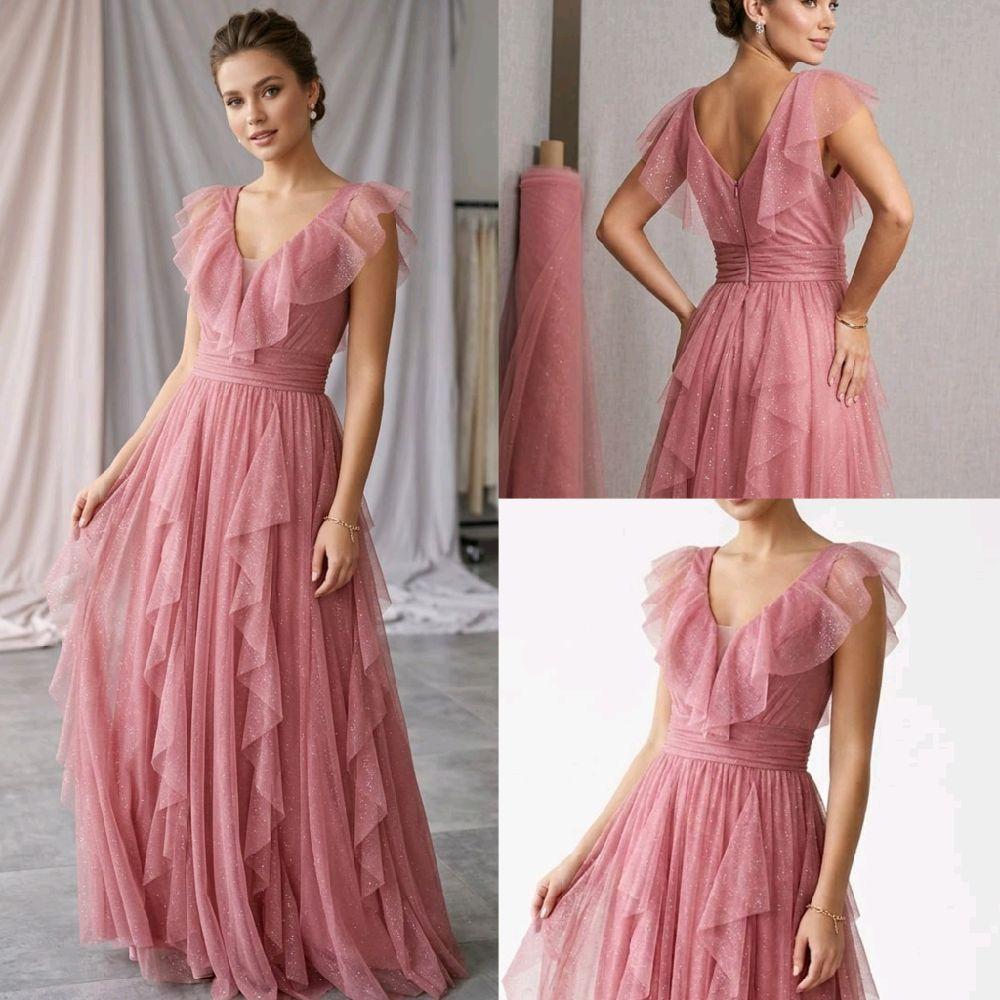 Vestido Adriana de Festa Noturna Brilhoso Madrinhas de Casamentos Formandas Decote V Babados na Saia