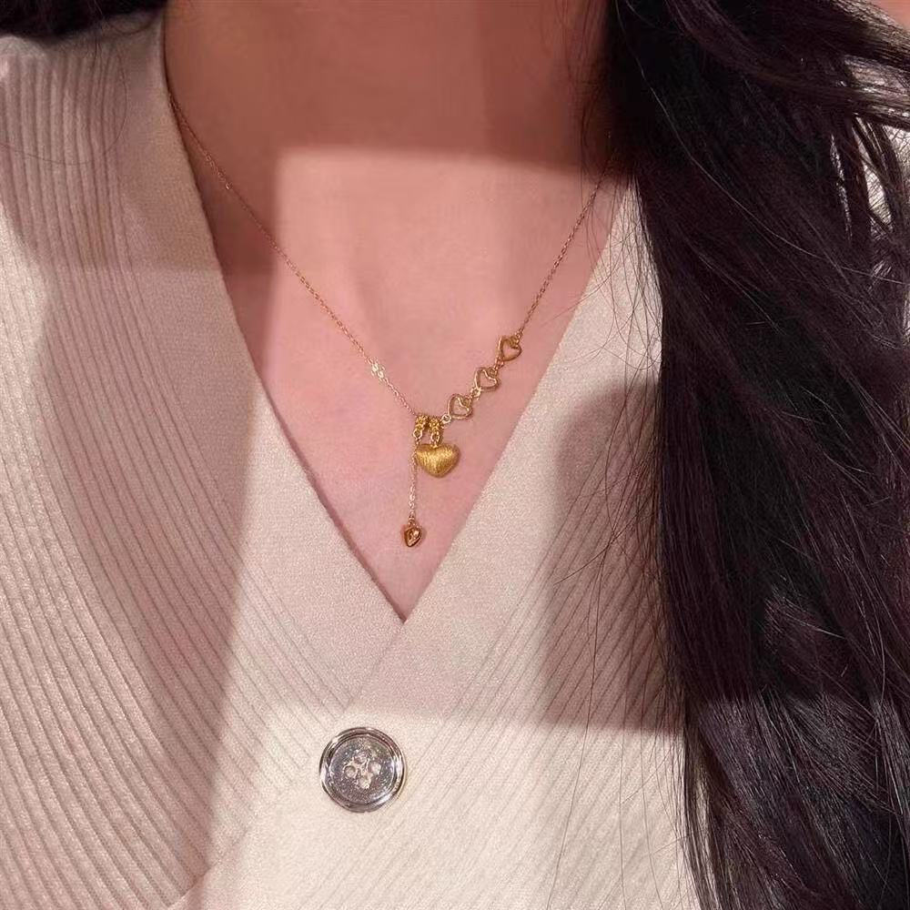 Retro ouro oco coração borla colar luz luxo nicho Design exclusivo High-End clavícula corrente colar