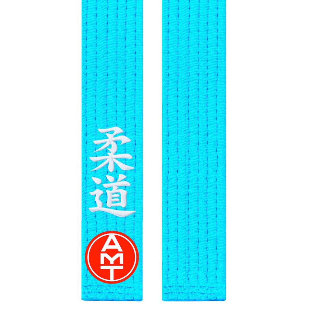 FAIXA DE JUDÔ AZUL CLARA LINHA PREMIUM BORDADO KANJI