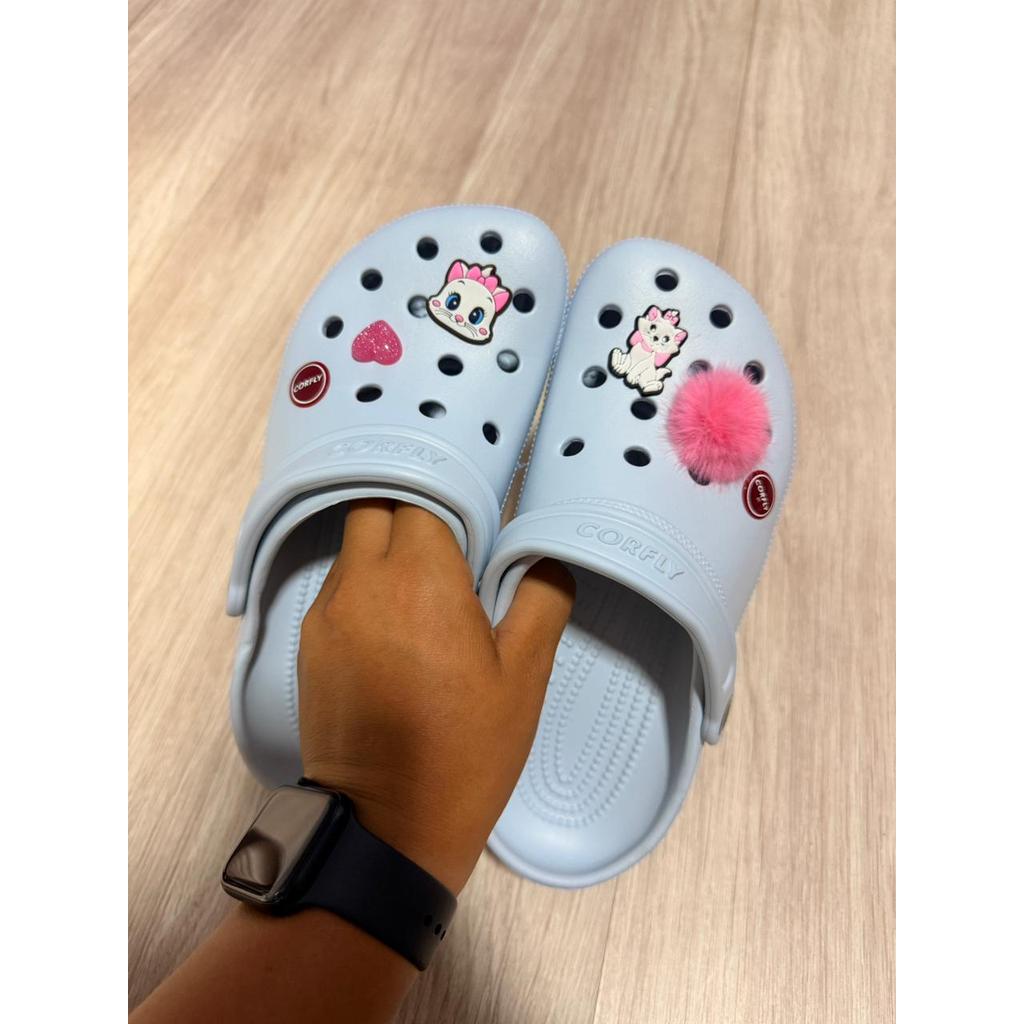 HAVAIANAS TENIS BABUCHE CROCT MACIA DECORADA COM BÓTONS PINGENTES EM ABS CONFORTÁVEL