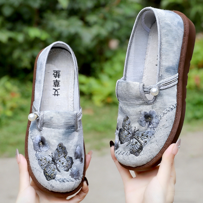 2026 primavera novo estilo velho pequim sapatos de pano sapatos femininos bordados sapatos de pano feminino Retro novo c