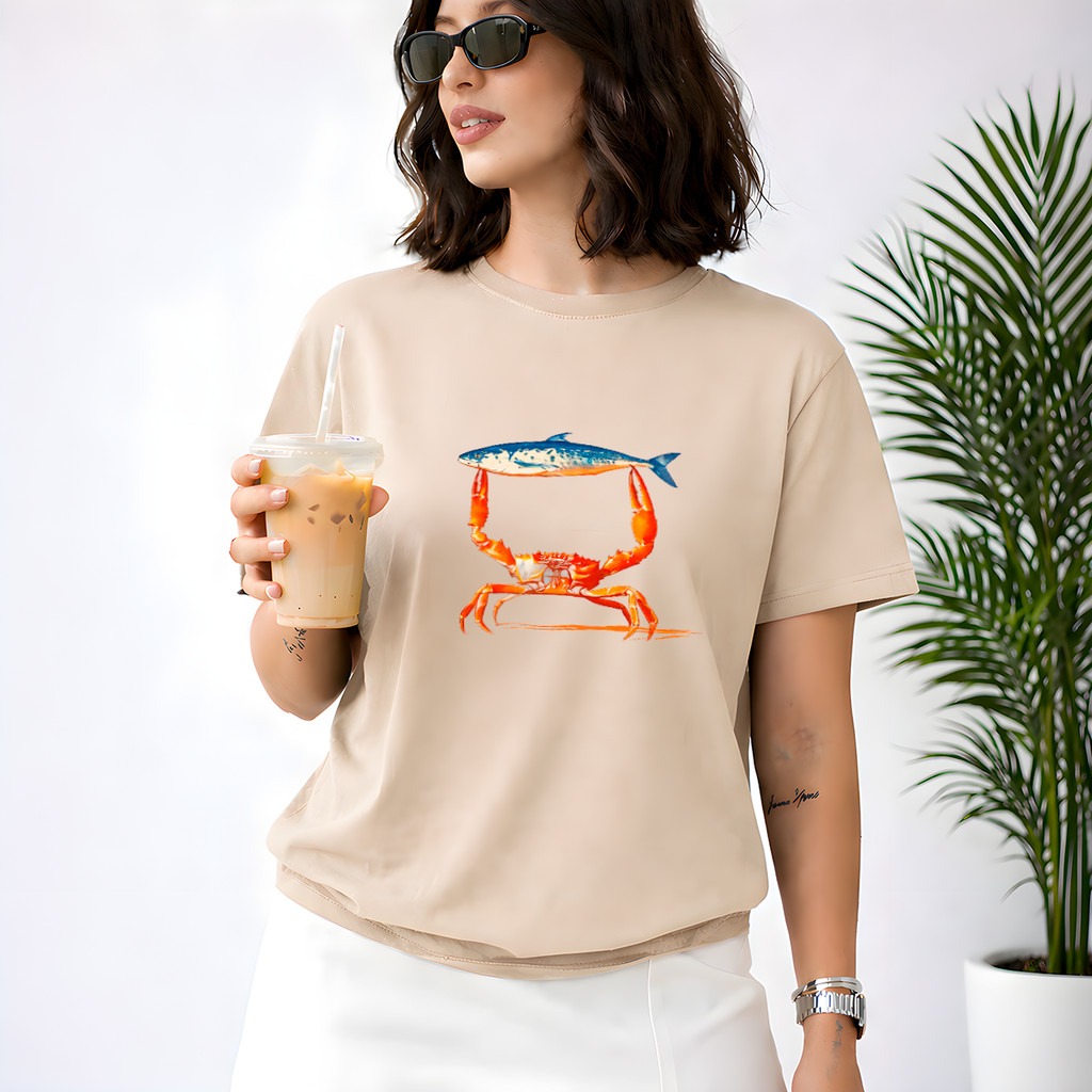 Camiseta Estampada Caranguejo e Peixe Feminina Algodão Premium Streetwear Casual Moda Feminina Confortável Estilo