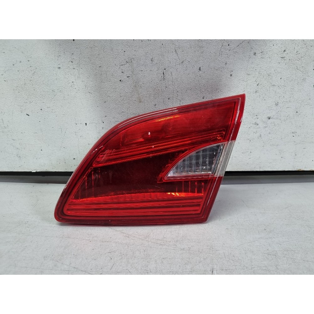 Lanterna Direita Da Tampa Traseira Nissan Sentra 2016/2019