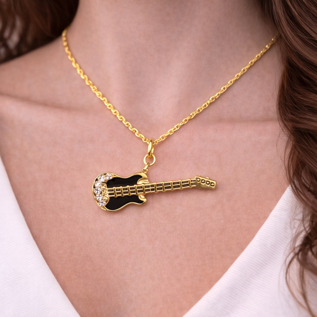 Colar Guitarra Dourado Cravejado com Zircônia Feminino Folheado a Ouro Pingente Instrumento Musical