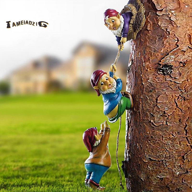 [Envio Rápido] Estátua de Gnomo de Jardim de Fadas Escalador de Corda, Gnomo de Resina Abraçando Árvore Aces V4SL