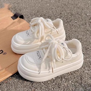 Venda quente sapatos brancos de sola grossa feminino 2025 novo estilo com saia primavera verão tênis ins na moda All-Mat
