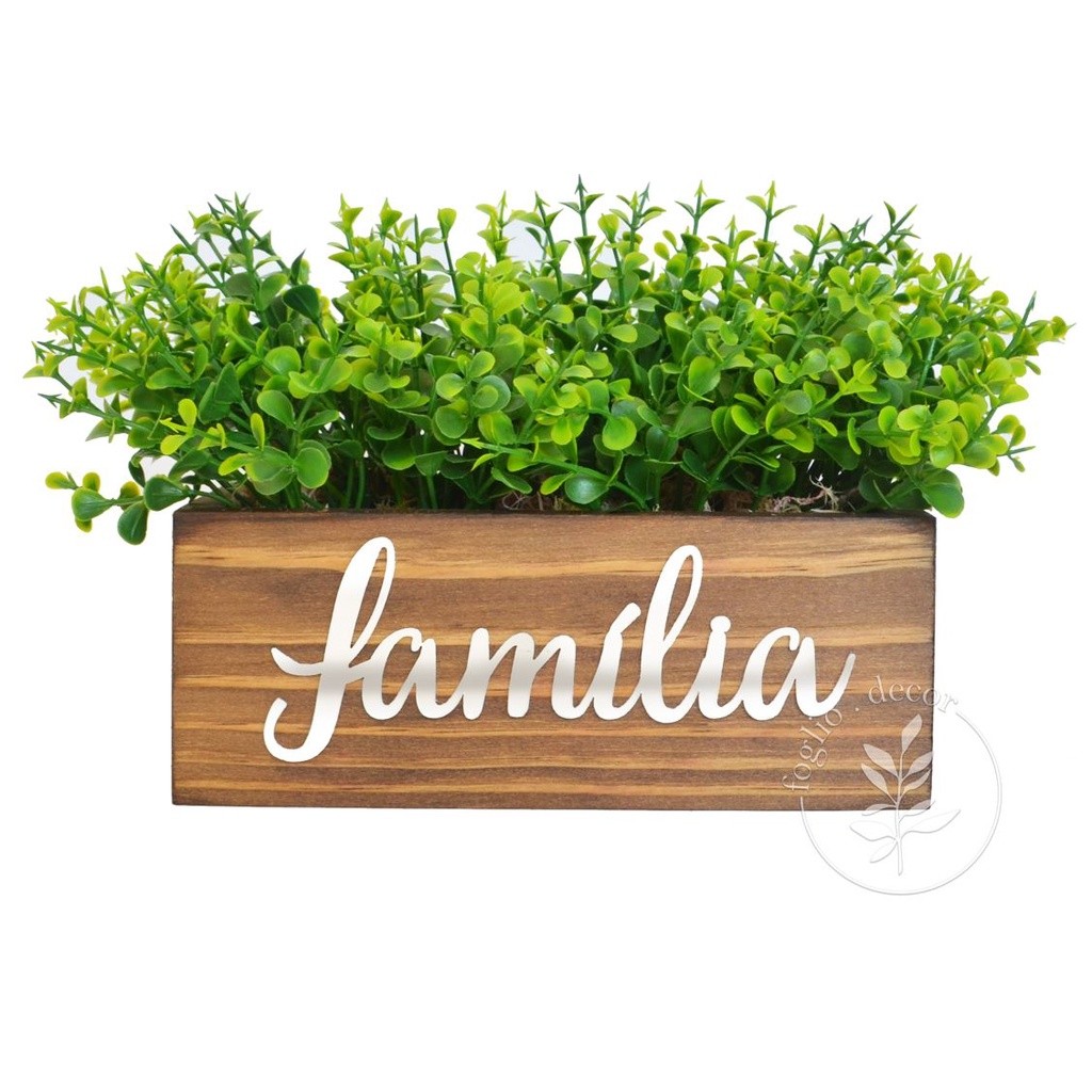 Floreira de Madeira com Palavra Família em Acrílico Espelhado Com Plantas Artificiais Inclusas