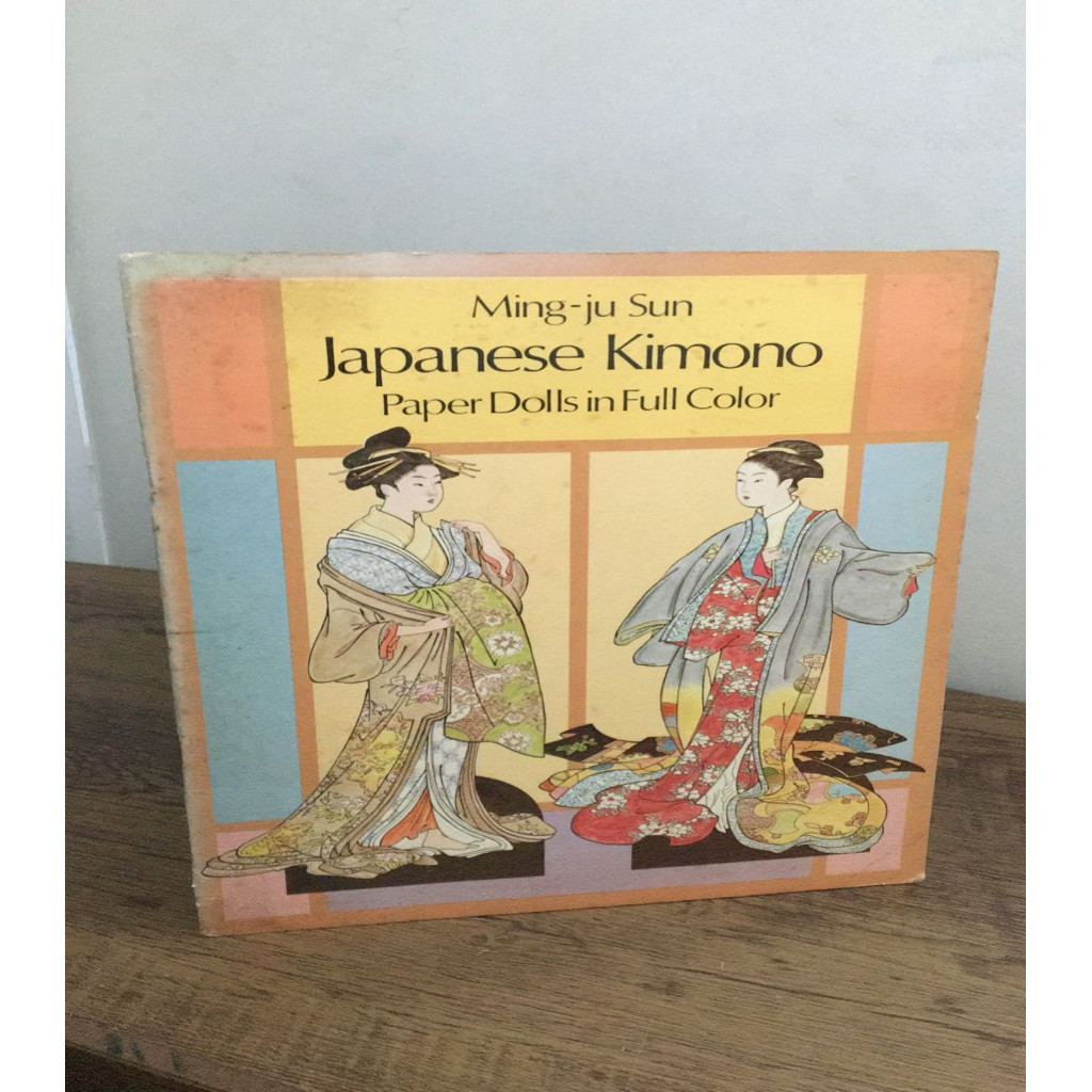 Japanese Kimono Paper Dolls In Full Color autor Ming-ju Sun