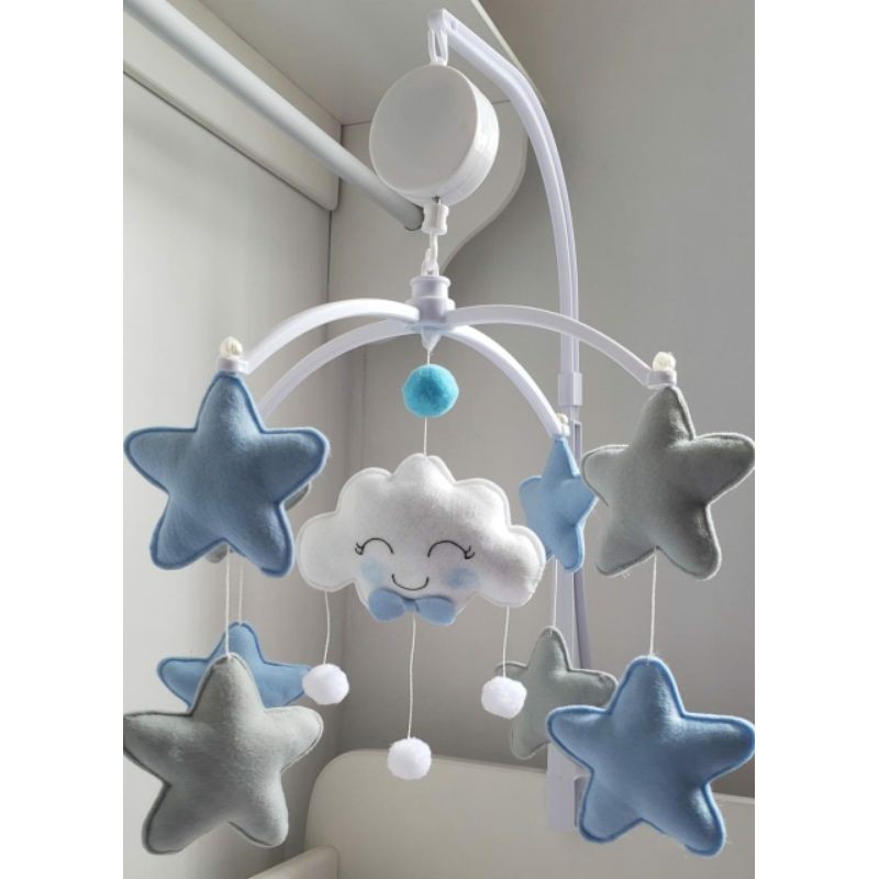 Móbile Musical Giratório  Chuva de Amor Azul, estrelas e nuvem personalizado com nome do Bebê