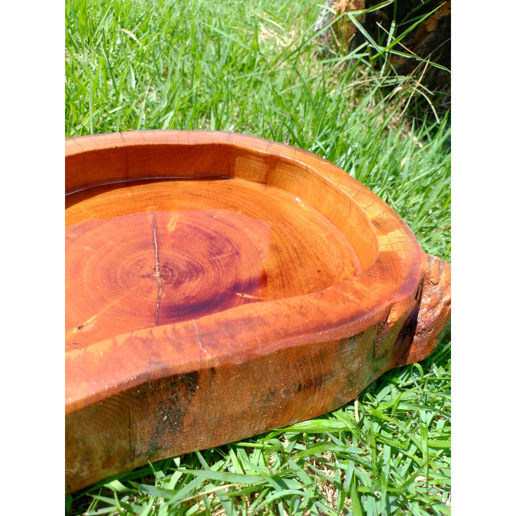 Gamela bandeja madeira rustica com acabamento fino bordas irregular madeira maciça 20 cm.