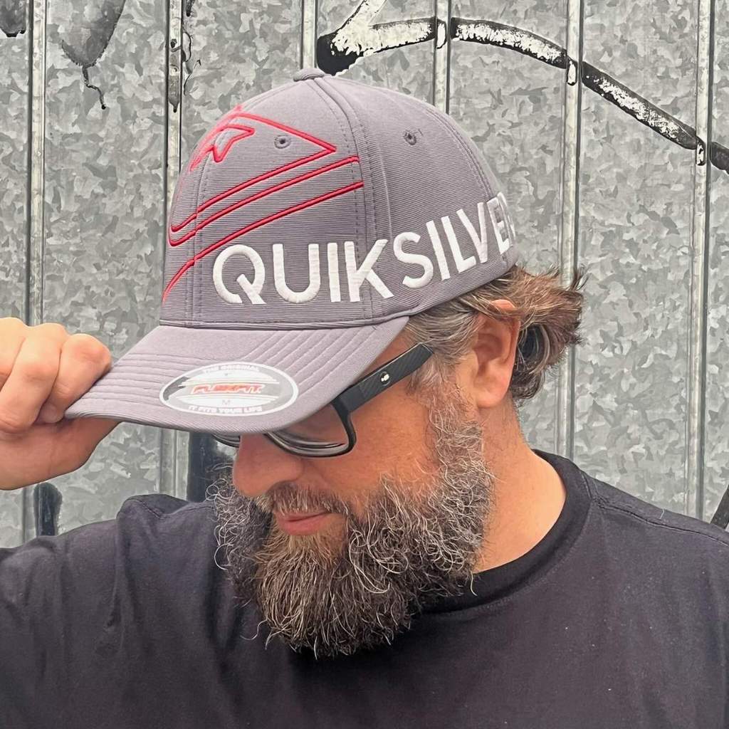 Boné Quiksilver Flexfit Emb Side Omni Dark Gray M em Oferta na Shopee