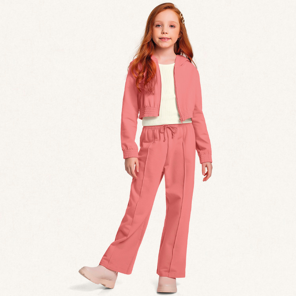 Conjunto infantil jaqueta com capuz cropped, calça wide leg em moletom e regata em ribana Fakini