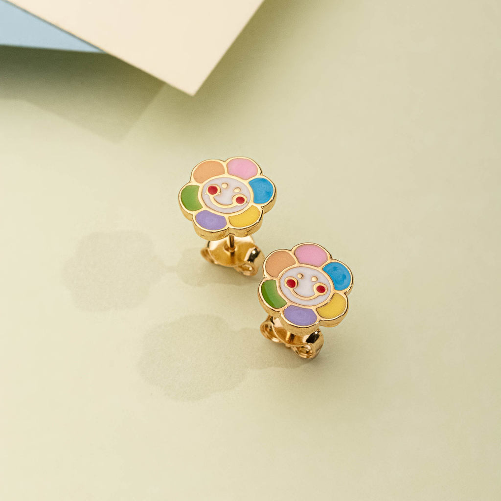 Brinco Infantil Flor Sorriso Semijoia – Brinco Dourado Colorido Antialérgico