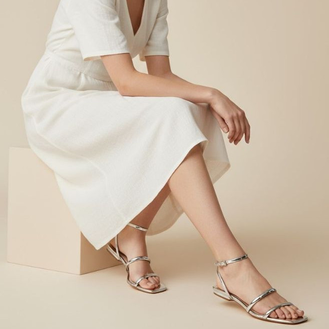 Sapatilha Feminina Confortável Luxo Elegante Sapato Feminino Rasteira Bico Quadrado Prata Meia Cana
