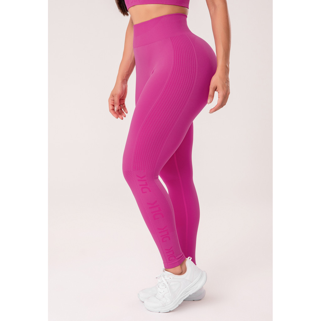 LEGGING FITNESS FEMININA COM DETALHE LOGOMANIA E MODELA BUMBUM SEAMLESS+ DLK em Oferta na Shopee