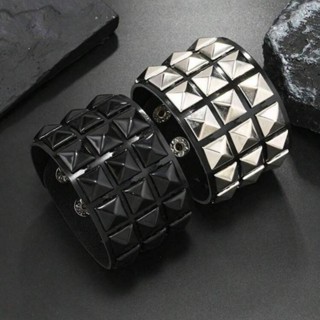 Pulseira Punk Exclusiva De Couro PU Com Rebite Quadrado De Múltiplas Fileiras Para Homens , Pulseiras Da Moda , Joias em Oferta na Shopee