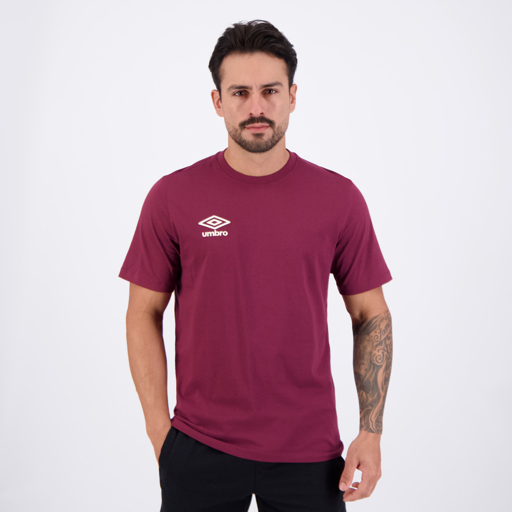 Camiseta Umbro Essential Bordô em Oferta na Shopee