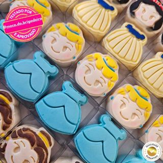 Kit 2 Modeladores Ejetores Cinder com Vestido para brigadeiro, doce, docinho, massa e biscoito em Oferta na Shopee