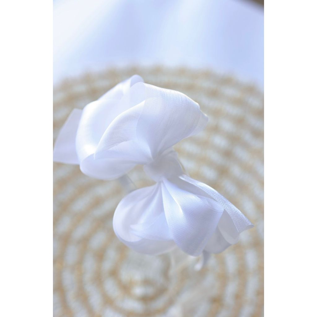 Tiara infantil branca /Arco de cabelo infantil / Diadema /Laço FM organza / Tendência /festas