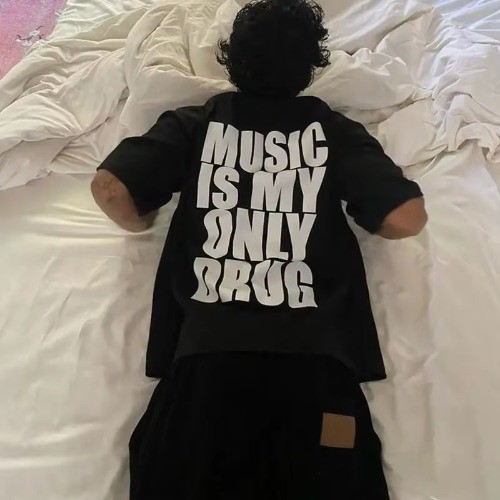 "música é minha única droga" diversão inglês camiseta de manga curta verão algodão manga curta na moda streetwear "música é minha única droga" diversão inglês camiseta de manga curta verão algodão manga curta na moda streetwear