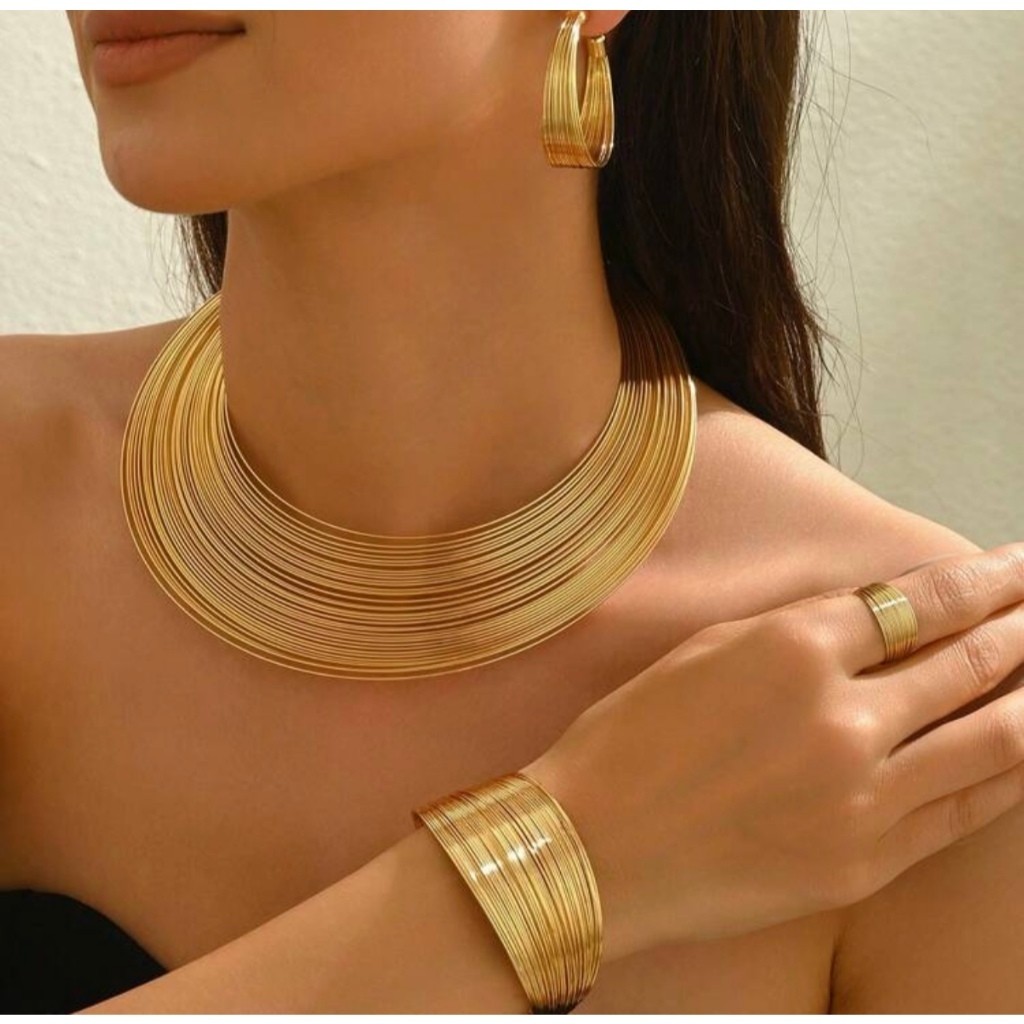 Kit 5 Peças de Colar Choker Feminina, Brincos, Anel e Pulseira Design Moderno Fios Metálicos Elegantes