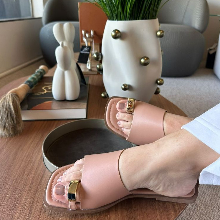 Chinelo Feminino Sandalia Rasteirinha Ring Toe Confortável  Enfeite Metalizado Tendência Moda Verão