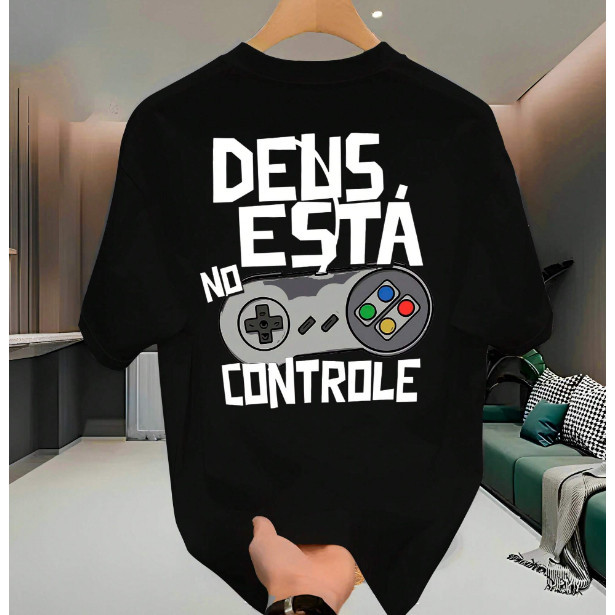 Camiseta Básica Algodão Unissex Moda Cristã Deus Está no Controle Oferta Promoção Envio Rápido