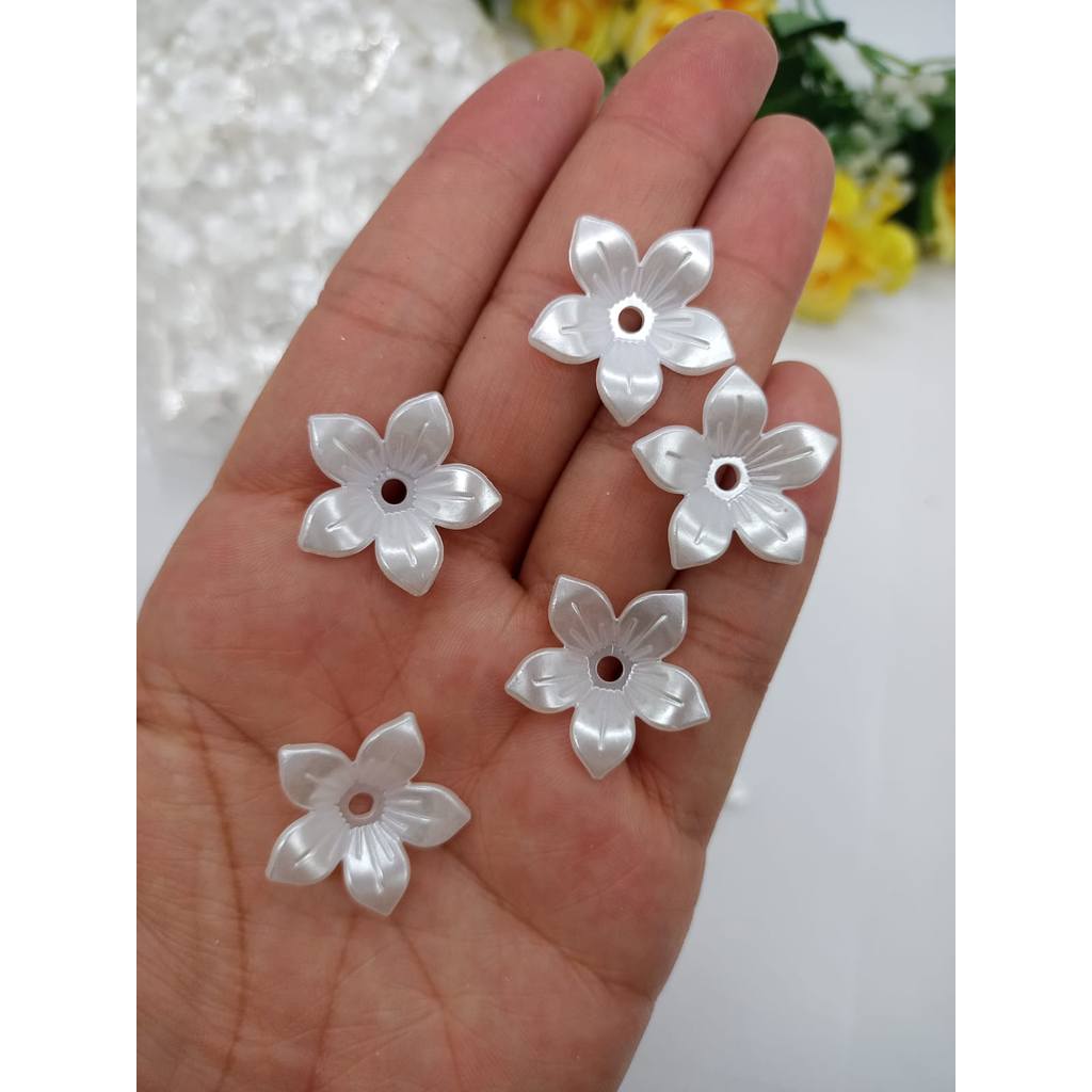 Entremeio Flor ABS Branca com 10 gramas (23mm) em Oferta na Shopee
