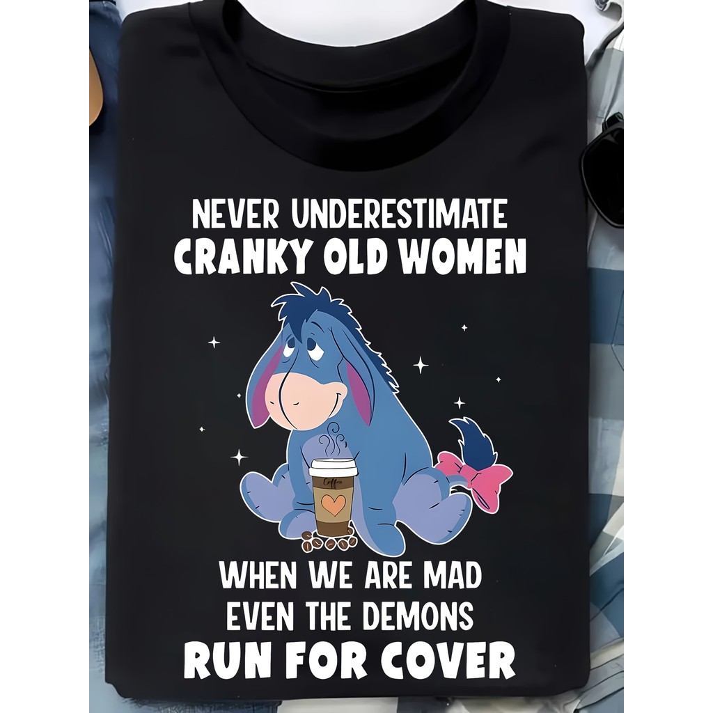 BR Moonlight Camiseta Feminina Disney Eeyore "Never Underestimate Cranky Old Woman" Xícara Café Divertida Confortável