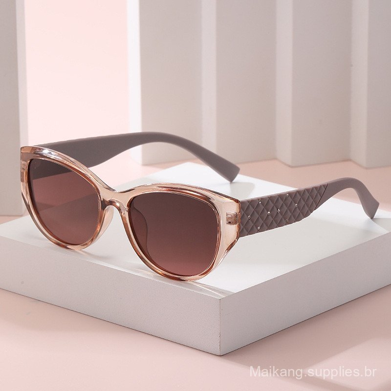 Óculos de Sol Novo Estilo para Mulheres, Óculos de Sol de Proteção UV da Moda Europeia e Americana com Hastes Decorativa em Oferta na Shopee
