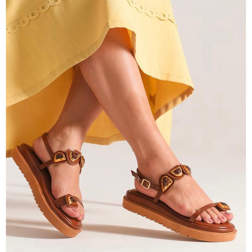 Sandália Feminina Papete Confortável Flatform Estilosa Detalhe Dourado Macia