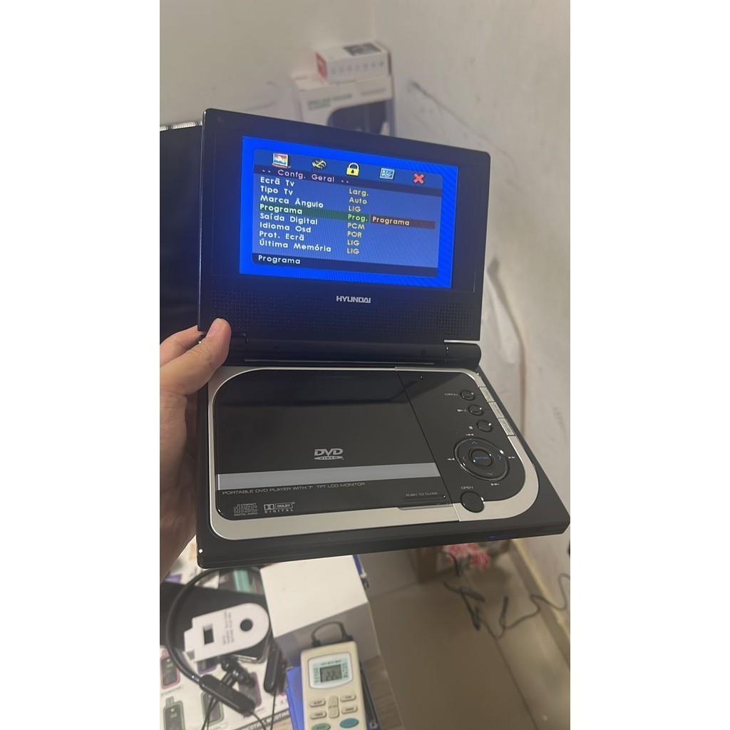DVD Player Portatil Hyundai Com Tela 7" / USB / SD / MMC /CD MP3/ BIVOLT- fone de ouvido, caixa de som conecta na tv em Oferta na Shopee