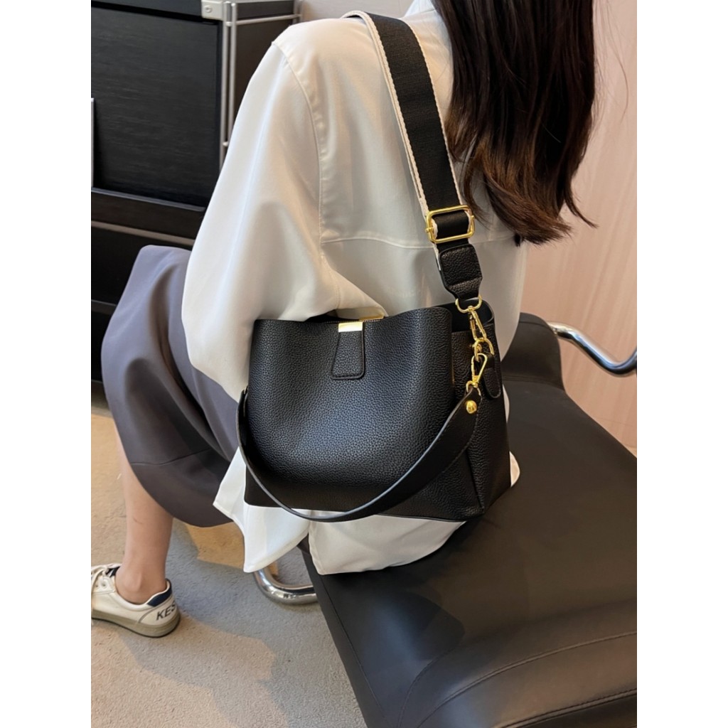 Nova bolsa Popular e moderna em Oferta na Shopee