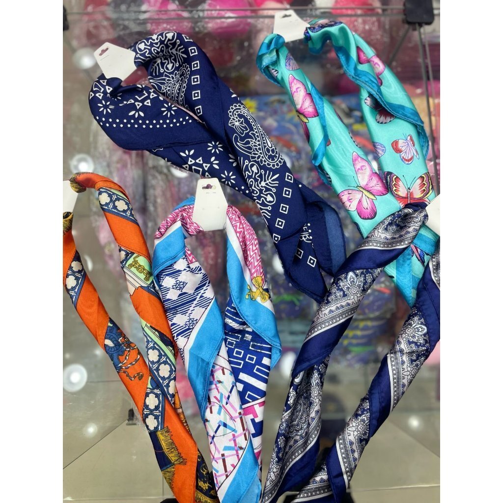 Lenço 50*50cm/ cetim / seda/ lenço /várias estampas（A cor e o estilo são entregues aleatoriamente） — imagem 2 de 2